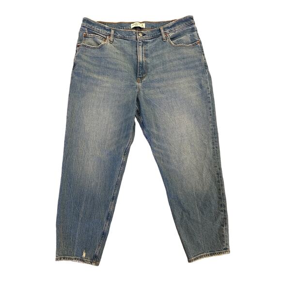 Abercrombie & Fitch - The Mom High Rise Jeans in Blue - Picture 1 of 3